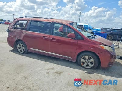 Czwarte zdjęcie samochodu z boku: 2012 TOYOTA SIENNA LE 8-PASSENGER VIN:5TDKK3DC6CS262339 - miniatura