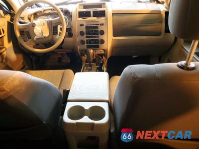 Zdjęcie 8 z 14 samochodu: 2009 FORD ESCAPE XLT VIN:1FMCU03739KB31074 - miniatura