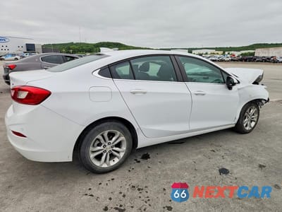 Trzecie zdjęcie samochodu z tyłu: 2019 CHEVROLET CRUZE VIN:1G1BE5SM0K7100383 - miniatura