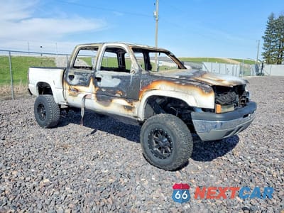 Czwarte zdjęcie samochodu z boku: 2004 CHEVROLET SILVERADO K1500 VIN:2GCEK13T641431738 - miniatura