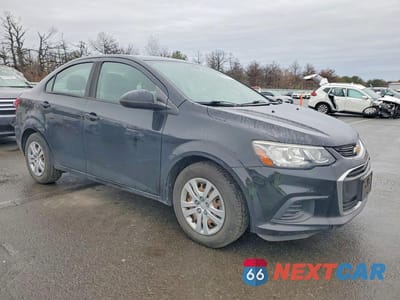 Czwarte zdjęcie samochodu z boku: 2018 CHEVROLET SONIC LS VIN:1G1JB5SH6J4115624 - miniatura