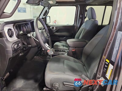 Zdjęcie 7 z 13 samochodu: 2025 JEEP WRANGLER SAHARA VIN:1C4PJXEN6SW654249 - miniatura