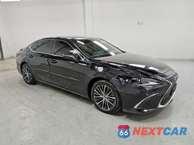 Czwarte zdjęcie samochodu z boku: 2023 LEXUS ES 350 BASE VIN:58ADZ1B10PU148143 - miniatura