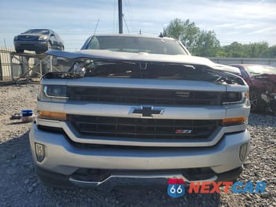 Piąte zdjęcie samochodu w środku: 2018 CHEVROLET SILVERADO K1500 LT VIN:3GCUKREC2JG341481 - miniatura
