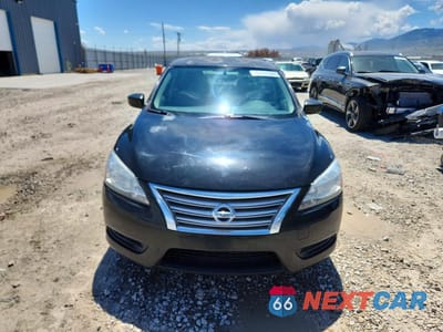 Piąte zdjęcie samochodu w środku: 2015 NISSAN SENTRA S VIN:3N1AB7AP7FY268970 - miniatura