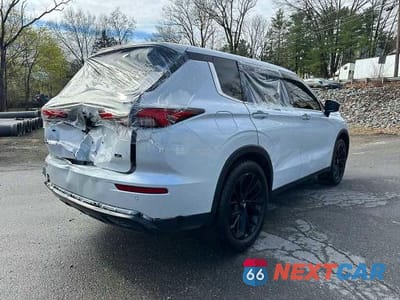 Trzecie zdjęcie samochodu z tyłu: 2024 MITSUBISHI OUTLANDER SE VIN:JA4J4VA89RZ065085 - miniatura