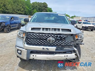 Piąte zdjęcie samochodu w środku: 2019 TOYOTA TUNDRA CREWMAX SR5 VIN:5TFEY5F14KX251691 - miniatura
