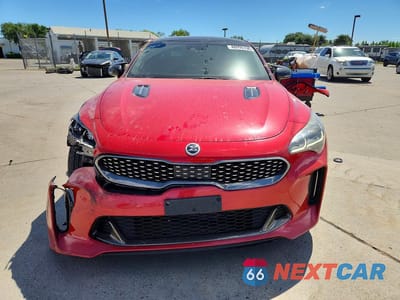 Piąte zdjęcie samochodu w środku: 2019 KIA STINGER GT1 VIN:KNAE45LC0K6051895 - miniatura