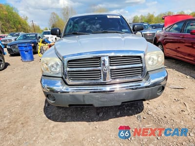 Piąte zdjęcie samochodu w środku: 2005 DODGE DAKOTA QUAD SLT VIN:1D7HW48K45S181975 - miniatura