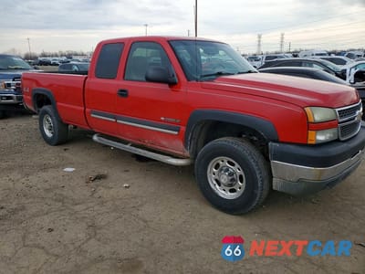 Czwarte zdjęcie samochodu z boku: 2005 CHEVROLET SILVERADO K2500 HEAVY DUTY VIN:1GCHK29U85E312558 - miniatura
