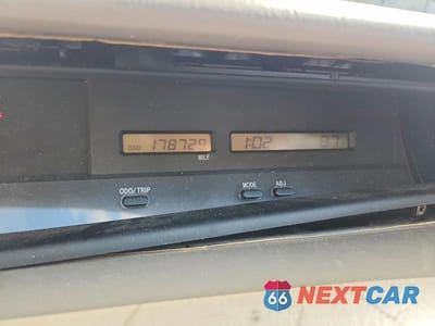 Zdjęcie 9 z 12 samochodu: 2001 TOYOTA AVALON XL VIN:4T1BF28B11U123630 - miniatura
