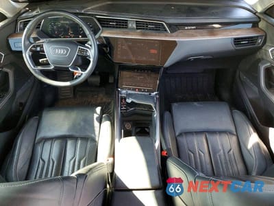 Zdjęcie 8 z 13 samochodu: 2019 AUDI E-TRON PRESTIGE VIN:WA1VAAGE7KB024775 - miniatura