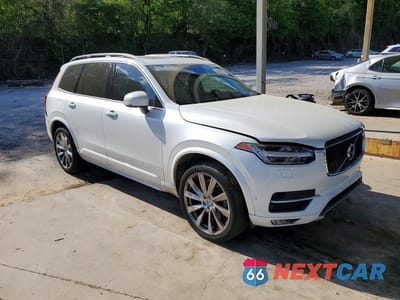 Czwarte zdjęcie samochodu z boku: 2017 VOLVO XC90 T6 VIN:YV4A22PKXH1132929 - miniatura