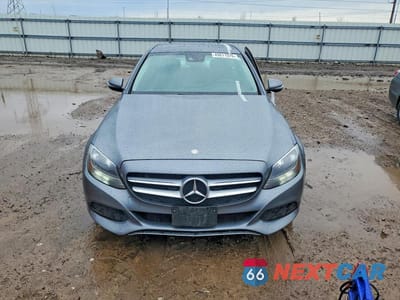 Piąte zdjęcie samochodu w środku: 2017 MERCEDES-BENZ C 300 4MATIC VIN:55SWF4KB2HU196100 - miniatura