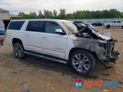 Czwarte zdjęcie samochodu z boku: 2017 CHEVROLET SUBURBAN K1500 LT VIN:1GNSKHKC6HR332550 - miniatura