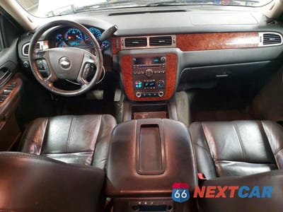 Zdjęcie 8 z 13 samochodu: 2008 CHEV SUBURBAN VIN:1GNFK16318J232678 - miniatura