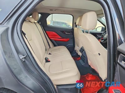 Zdjęcie 11 z 13 samochodu: 2018 JAGUAR F-PACE PREMIUM 25T VIN:SADCJ2FX2JA266081 - miniatura