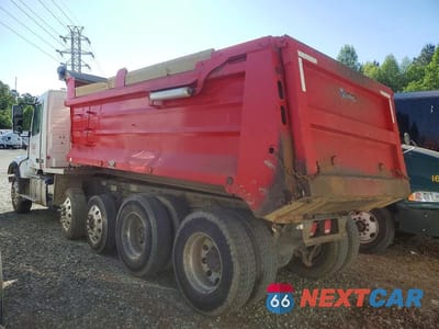 Trzecie zdjęcie samochodu z tyłu: 2019 VOLVO VHD DUMP TRUCK VIN:4V5K99DH5KN207475 - miniatura