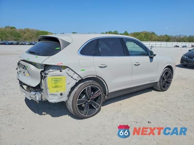 Trzecie zdjęcie samochodu z tyłu: 2021 PORSCHE CAYENNE VIN:WP1AA2AY8MDA05560 - miniatura