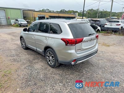 Trzecie zdjęcie samochodu z tyłu: 2018 MITSUBISHI OUTLANDER SE VIN:JA4AD3A34JZ001551 - miniatura