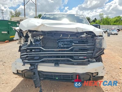Piąte zdjęcie samochodu w środku: 2025 GMC SIERRA K1500 AT4 VIN:1GTUUEE80SZ341382 - miniatura