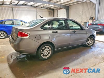 Trzecie zdjęcie samochodu z tyłu: 2010 FORD FOCUS SE VIN:1FAHP3FNXAW237649 - miniatura