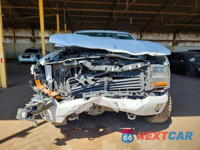 Piąte zdjęcie samochodu w środku: 2018 CHEVROLET SILVERADO K1500 LT VIN:3GCUKRECXJG495582 - miniatura