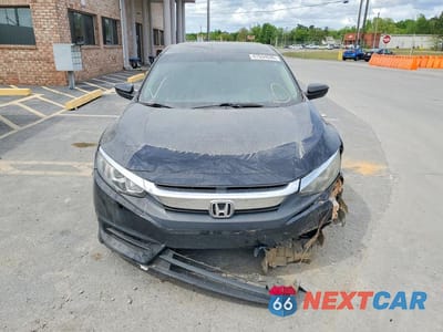 Piąte zdjęcie samochodu w środku: 2017 HONDA CIVIC LX VIN:19XFC2F5XHE028990 - miniatura