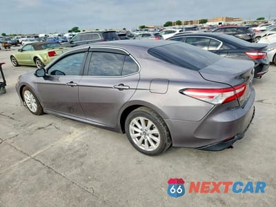 Drugie zdjęcie samochodu z przodu: 2018 TOYOTA CAMRY LE VIN:4T1B11HK1JU613848 - miniatura