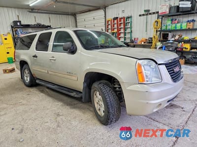 Czwarte zdjęcie samochodu z boku: 2014 GMC YUKON XL K1500 SLE VIN:1GKS2HE70ER198027 - miniatura