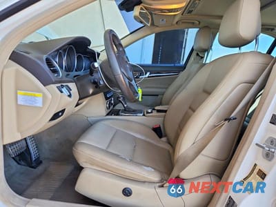 Zdjęcie 7 z 12 samochodu: 2013 MERCEDES-BENZ C 250 VIN:WDDGF4HBXDR284495 - miniatura