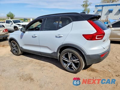 Drugie zdjęcie samochodu z przodu: 2022 VOLVO XC40 T5 R-DESIGN VIN:YV4162UM1N2690555 - miniatura