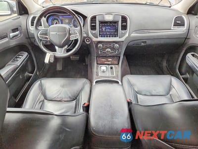 Zdjęcie 8 z 12 samochodu: 2018 CHRYSLER 300 LIMITED VIN:2C3CCAKGXJH300425 - miniatura