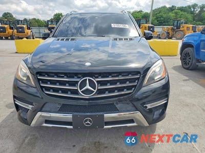 Piąte zdjęcie samochodu w środku: 2015 MERCEDES-BENZ ML 400 4MATIC VIN:4JGDA5GB2FA539205 - miniatura