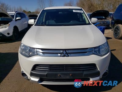Piąte zdjęcie samochodu w środku: 2015 MITSUBISHI OUTLANDER ES VIN:JA4AD2A36FZ603465 - miniatura