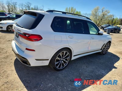 Trzecie zdjęcie samochodu z tyłu: 2020 BMW X7 M50I VIN:5UXCX6C01LLE35590 - miniatura