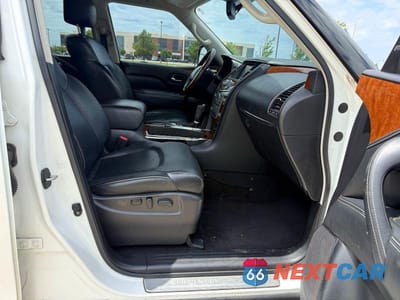 Piąte zdjęcie samochodu w środku: 2019 INFINITI QX80 LUXE VIN:JN8AZ2NF2K9682725 - miniatura