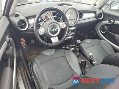 Zdjęcie 8 z 13 samochodu: 2007 MINI COOPER S VIN:WMWMF73507TT81953 - miniatura