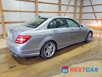 Trzecie zdjęcie samochodu z tyłu: 2014 MERCEDES-BENZ C 300 4MATIC VIN:WDDGF8AB7EA940962 - miniatura
