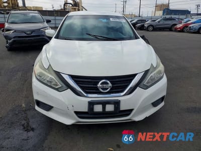 Piąte zdjęcie samochodu w środku: 2017 NISSAN ALTIMA 2.5 S VIN:1N4AL3AP7HC474116 - miniatura
