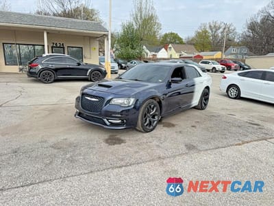 Drugie zdjęcie samochodu z przodu: 2023 CHRYSLER 300 S VIN:2C3CCABG8PH628211 - miniatura