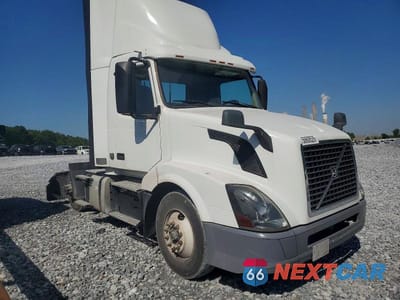2018 VOLVO VNL SEMI TRUCK 4V4N39TG5JN892460 - główne zdjęcie licytacji z USA - miniatura