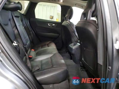 Zdjęcie 10 z 12 samochodu: 2018 VOLVO XC60 T5 VIN:LYV102RK8JB122453 - miniatura