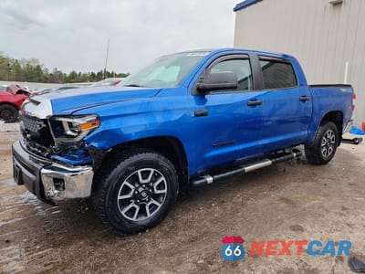 2018 TOYOTA TUNDRA CREWMAX SR5 5TFDW5F11JX698737 - główne zdjęcie licytacji z USA - miniatura