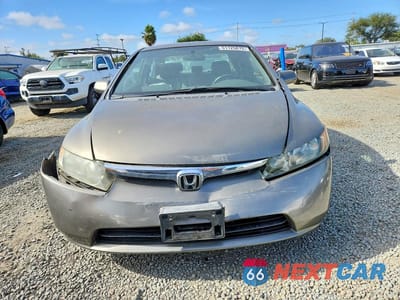 Piąte zdjęcie samochodu w środku: 2008 HONDA CIVIC LX VIN:2HGFA165X8H305613 - miniatura