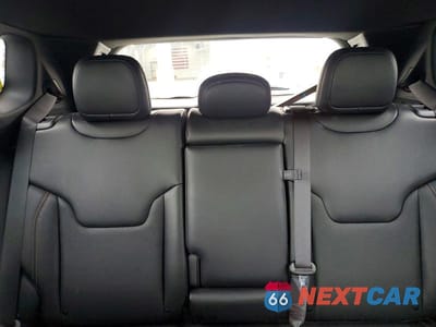 Zdjęcie 10 z 14 samochodu: 2023 JEEP COMPASS LATITUDE LUX VIN:3C4NJDFN9PT541445 - miniatura