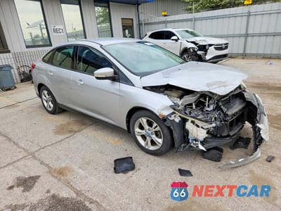 Czwarte zdjęcie samochodu z boku: 2013 FORD FOCUS SE VIN:1FADP3F23DL209248 - miniatura