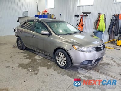 Czwarte zdjęcie samochodu z boku: 2011 KIA FORTE EX VIN:KNAFU4A29B5356911 - miniatura