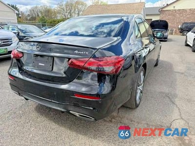 Trzecie zdjęcie samochodu z tyłu: 2022 MERCEDES-BENZ E 350 4MATIC VIN:W1KZF8EB3NB020775 - miniatura