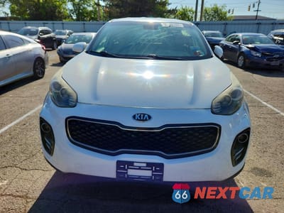 Piąte zdjęcie samochodu w środku: 2017 KIA SPORTAGE LX VIN:KNDPMCAC7H7111970 - miniatura